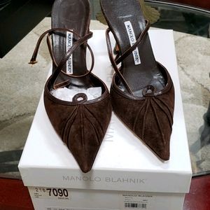 Manolo Blahnik size 381/2 brown suede heels